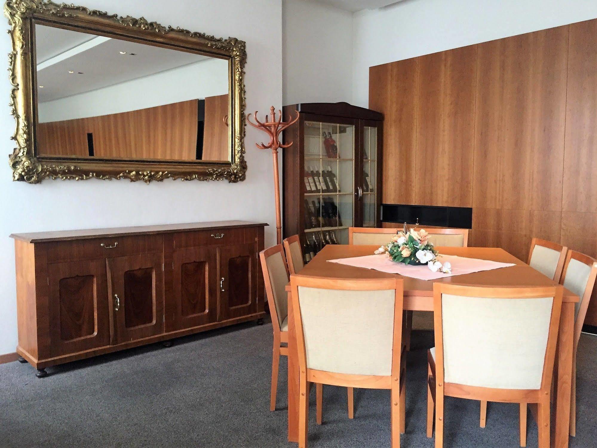 Hotel Maxim Светі-Юр Екстер'єр фото