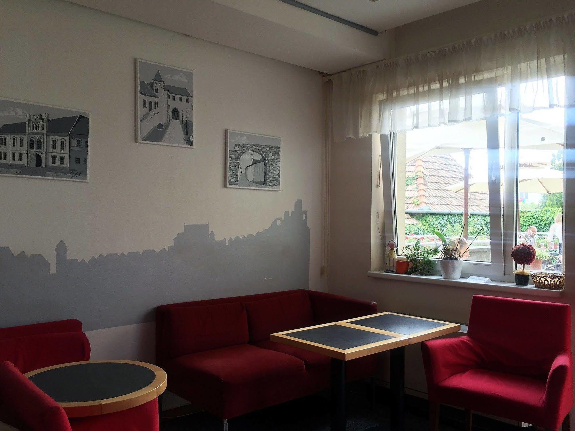 Hotel Maxim Светі-Юр Екстер'єр фото